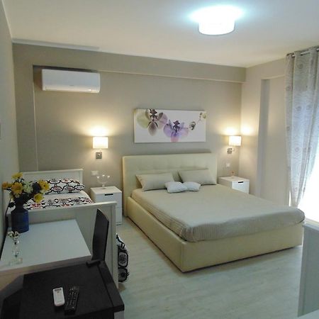 ロメッタ・マレーア Attico Del Sole Bed & Breakfast エクステリア 写真
